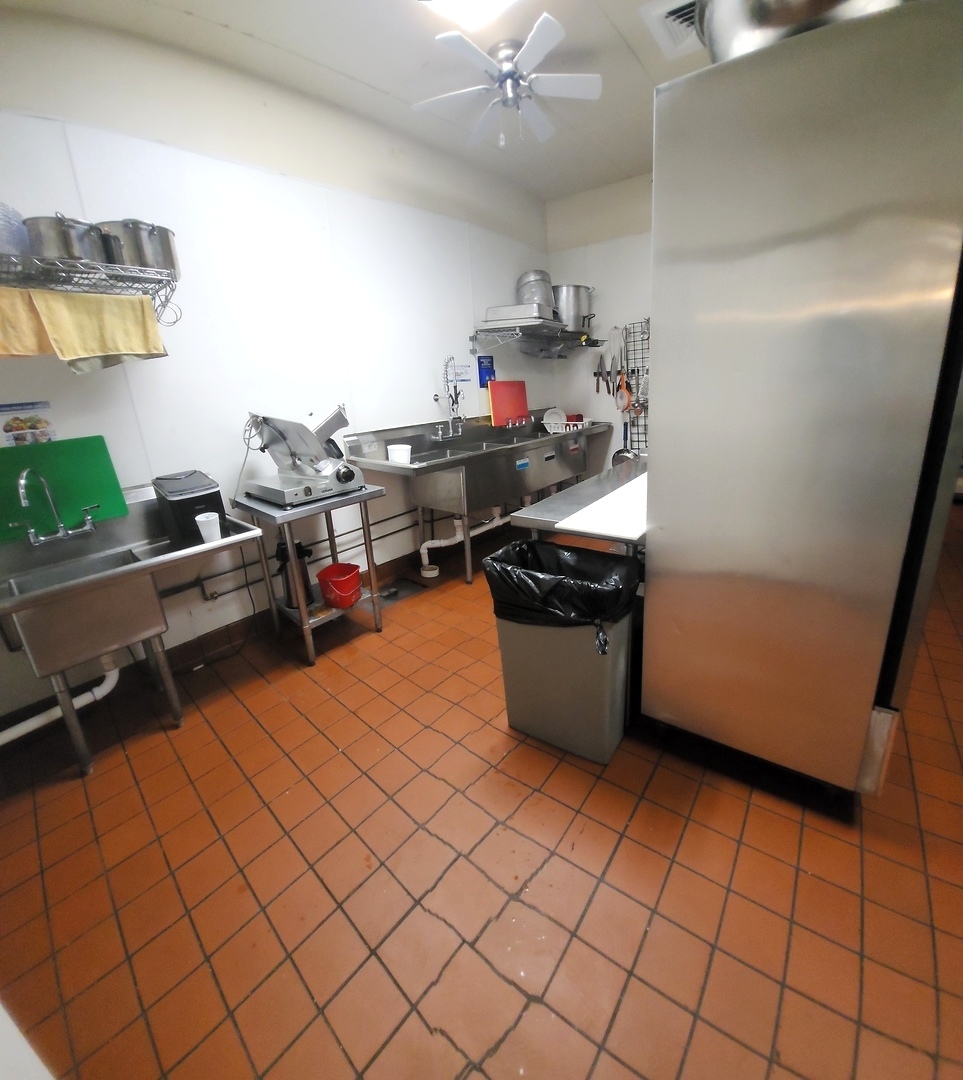 956 Roosevelt Road Property Photo 17