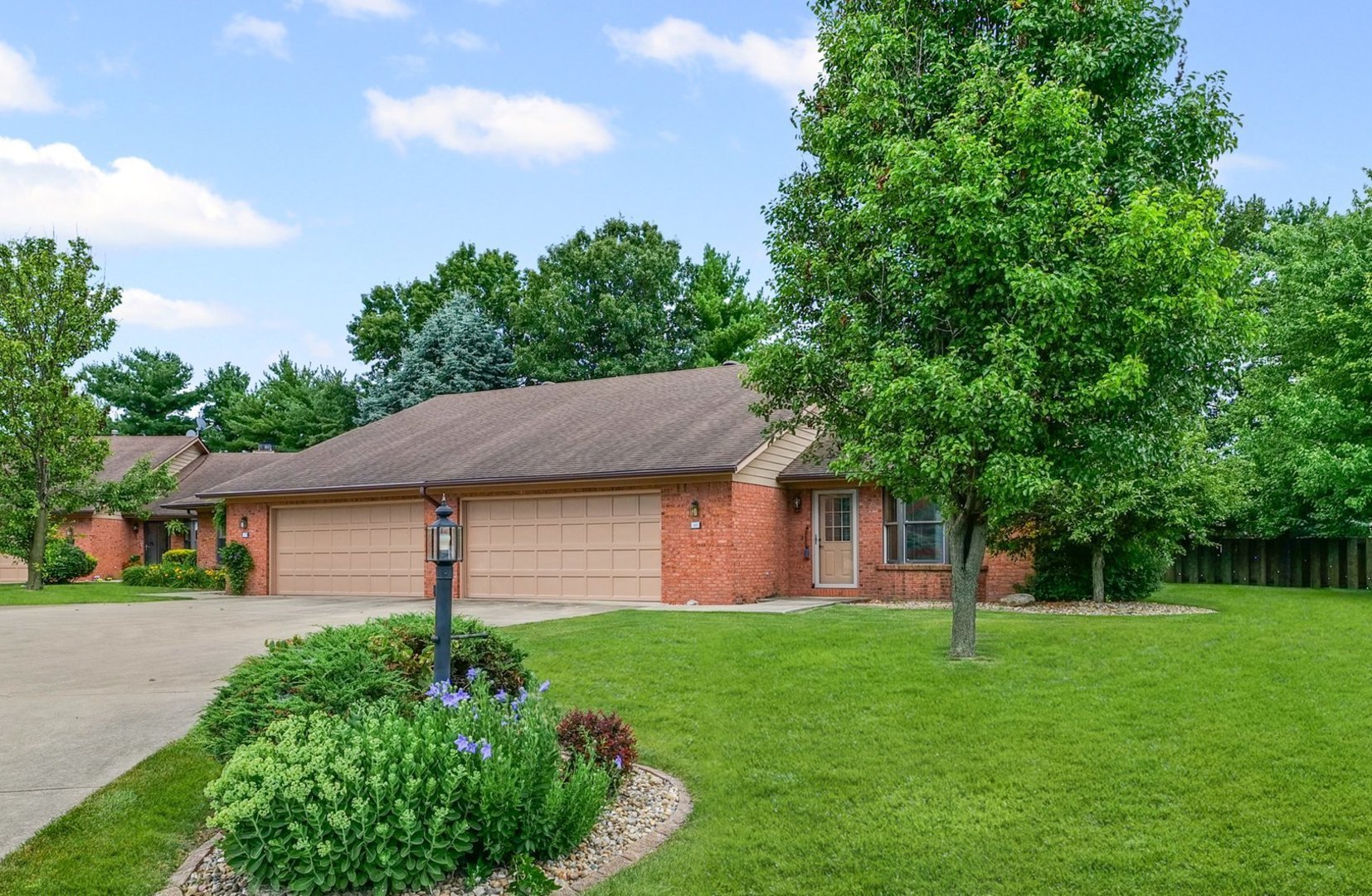 1401 Dickens Court
