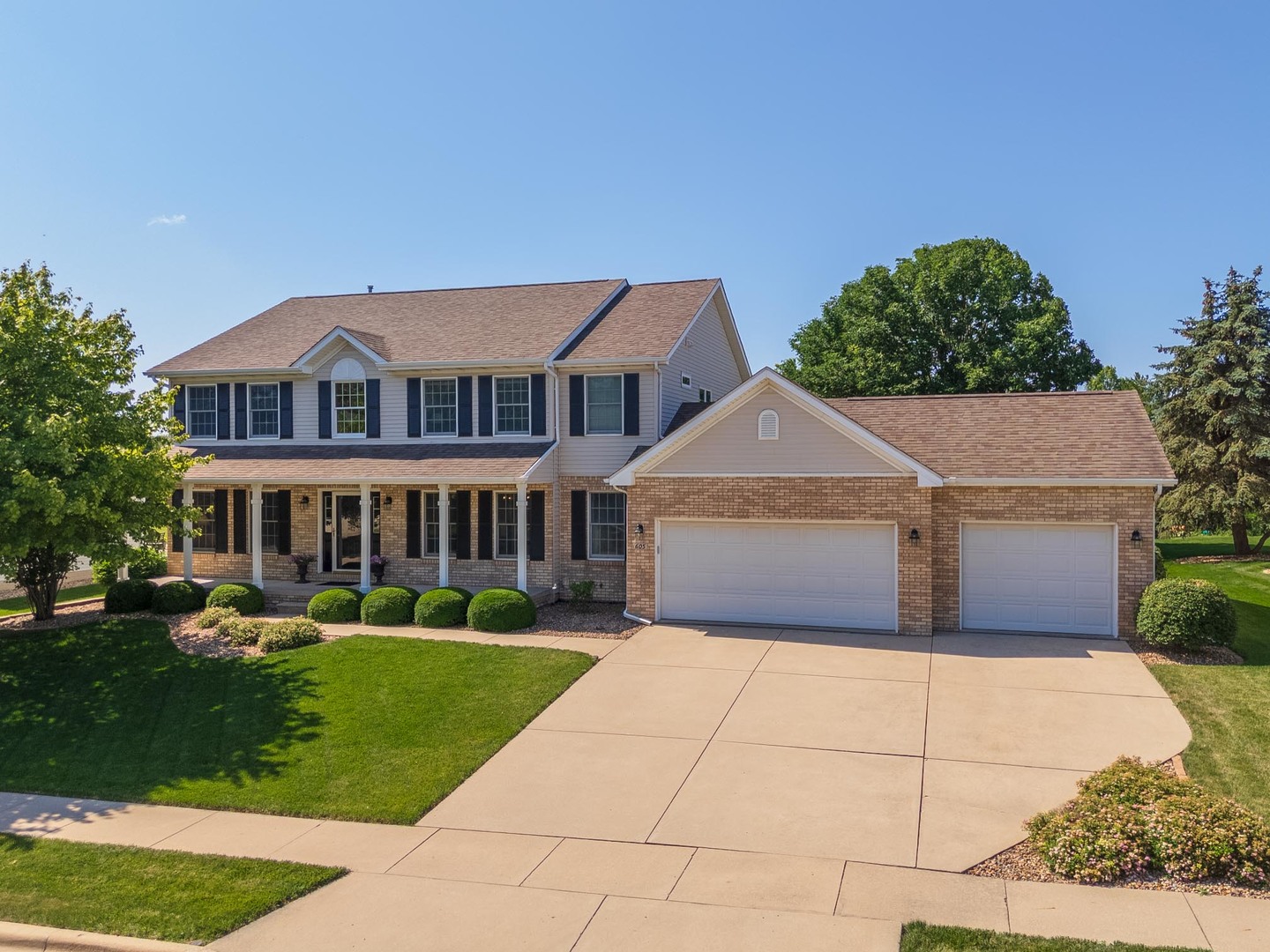 605 Ironwood CC Drive Property Photo 1