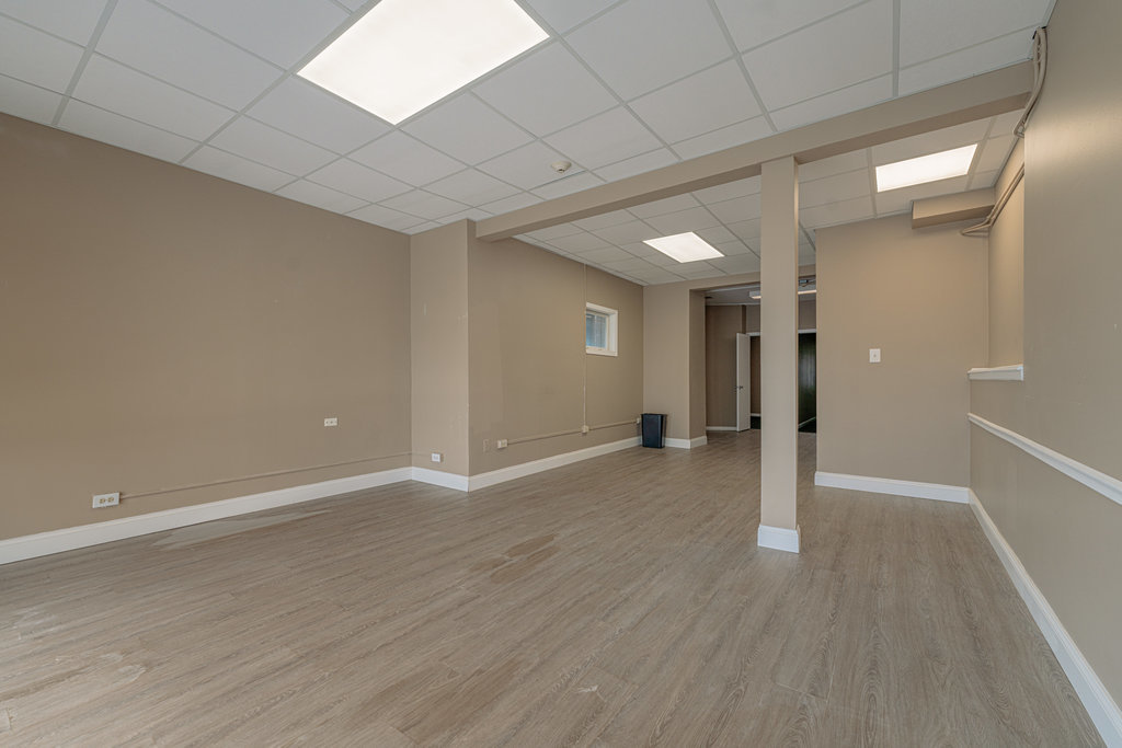 12606 Western Avenue Property Photo 2