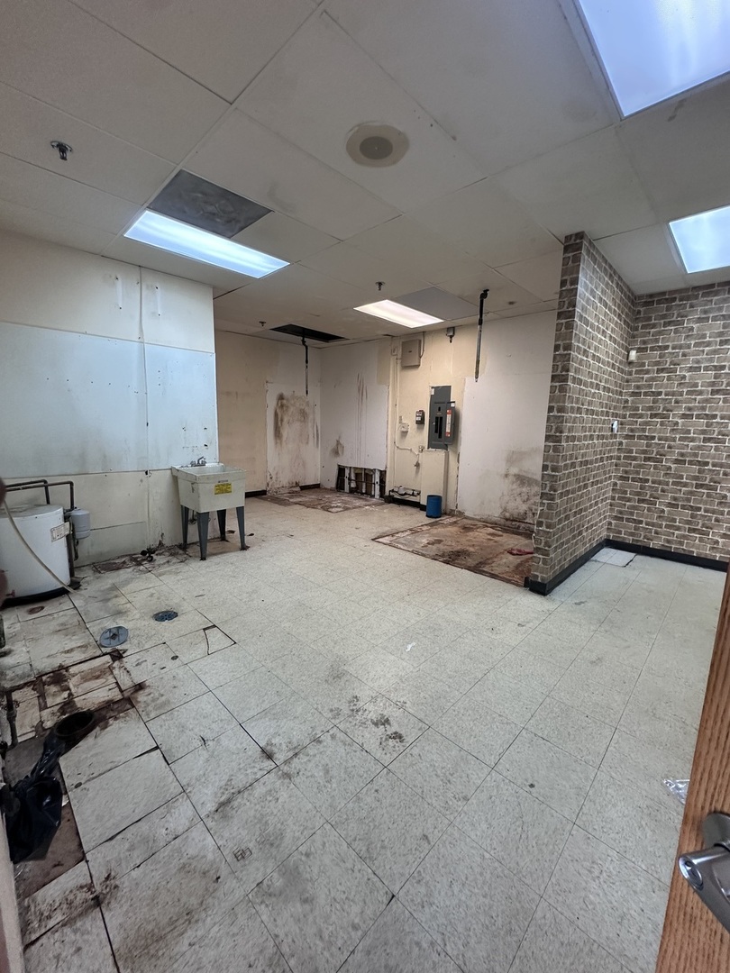 201 S Rand Road Property Photo 4