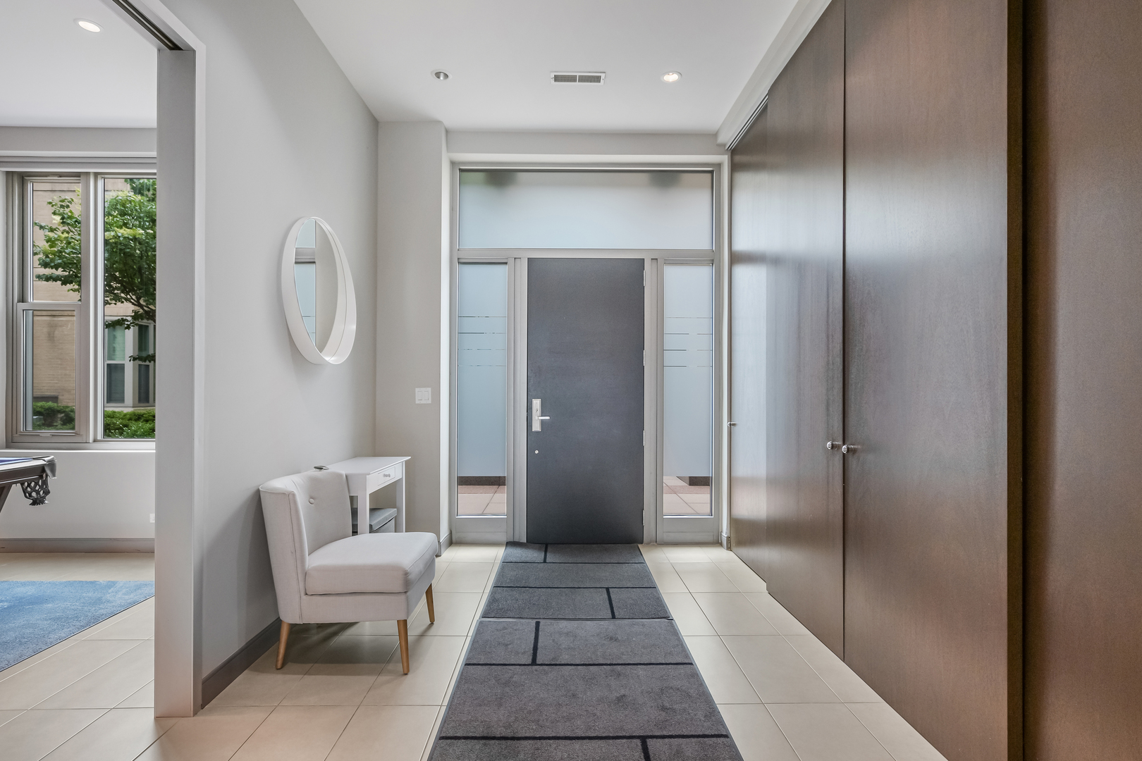 33 W Ontario Street Th5 Property Photo 3