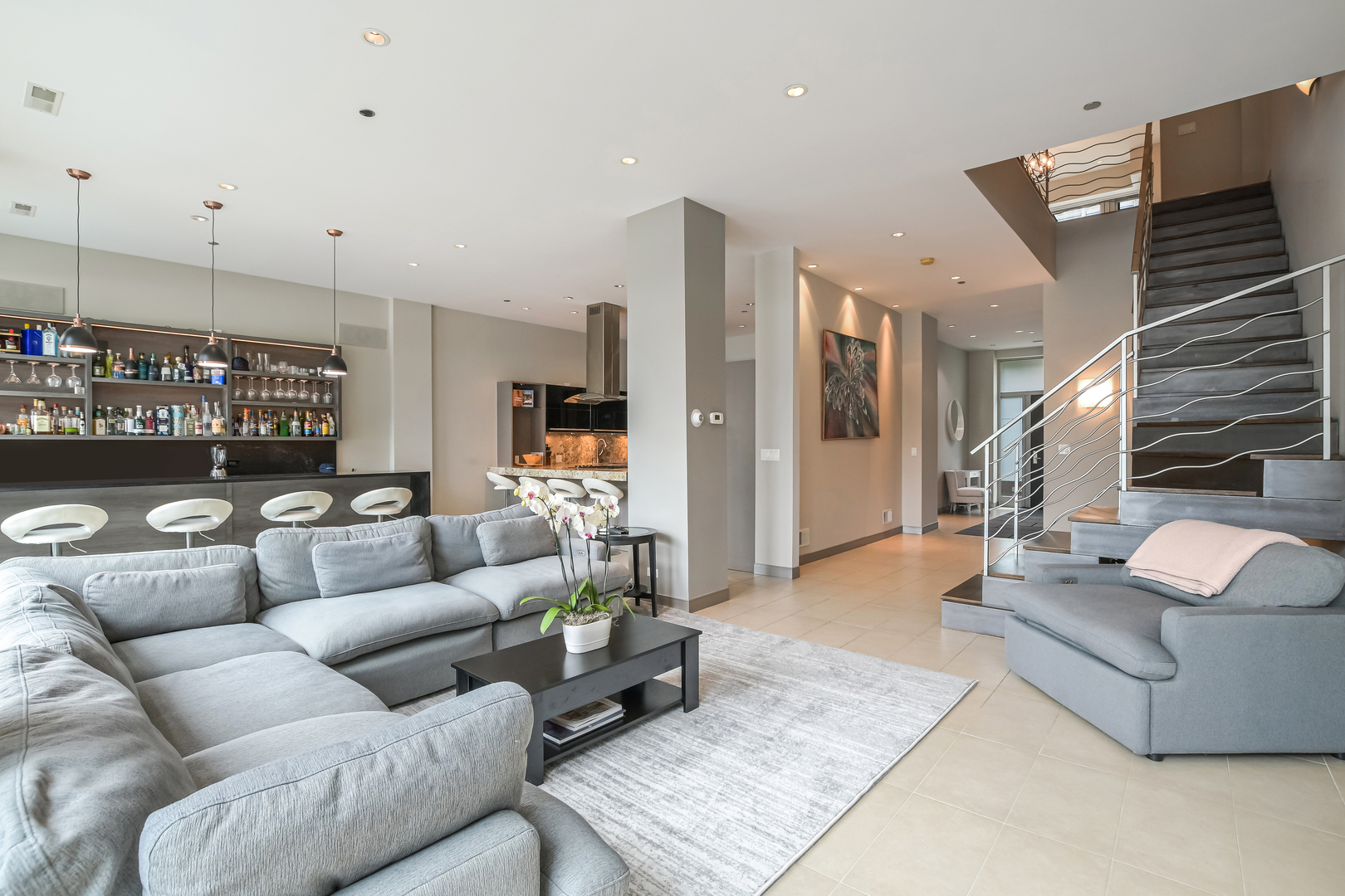 33 W Ontario Street Th5 Property Photo 4