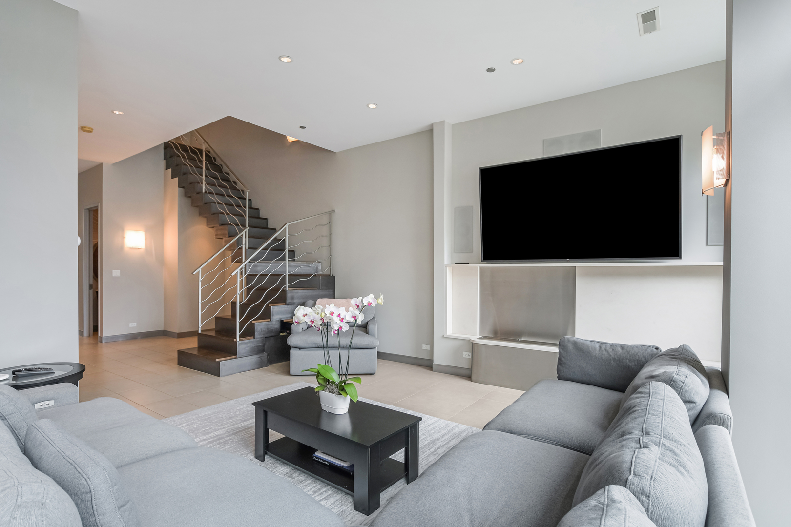 33 W Ontario Street Th5 Property Photo 6