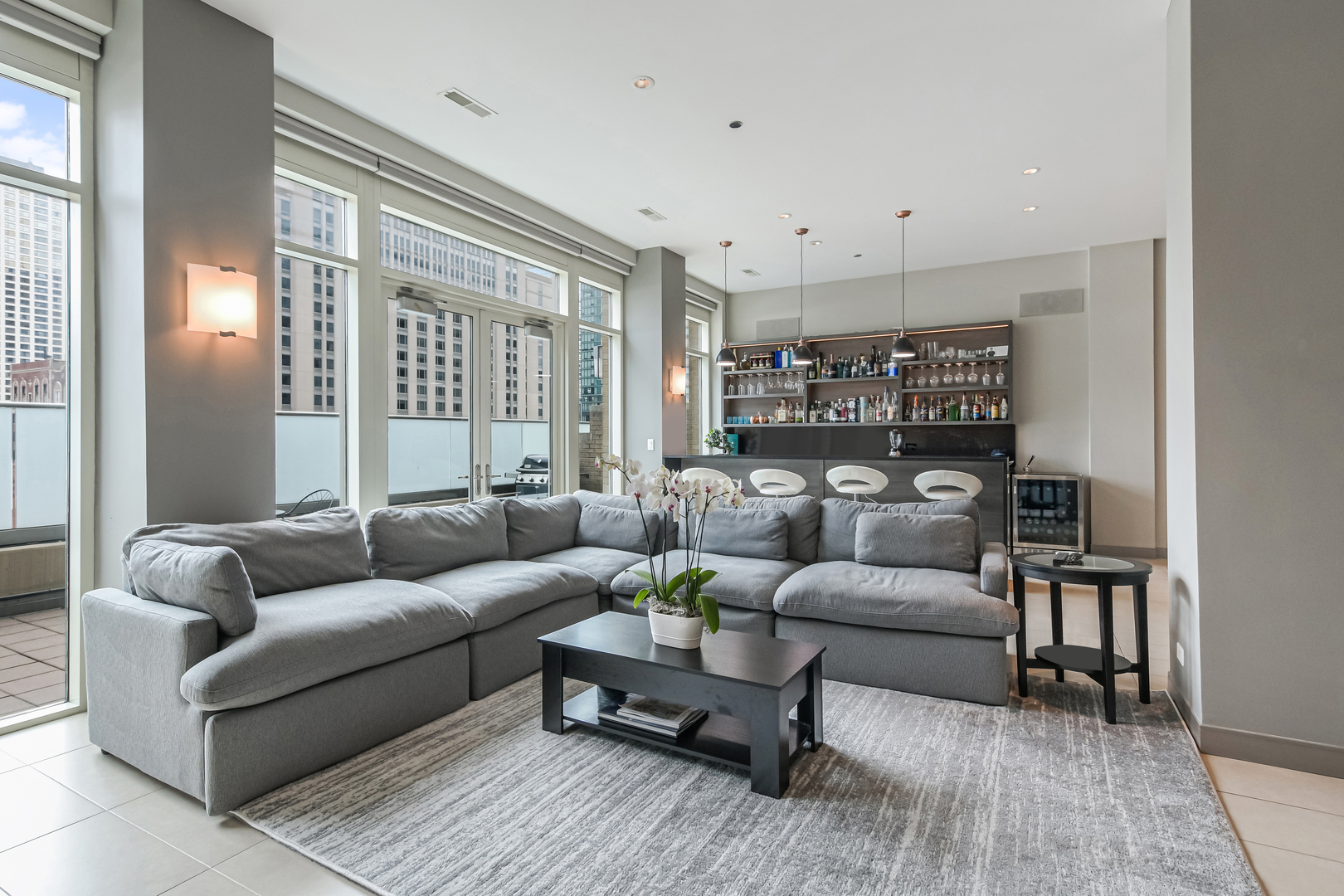 33 W Ontario Street Th5 Property Photo 7