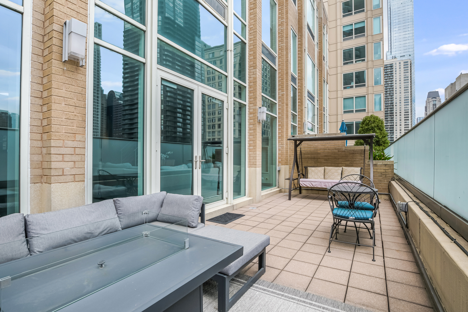 33 W Ontario Street Th5 Property Photo 17