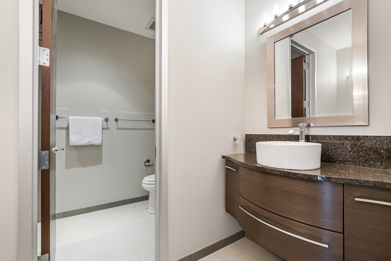 33 W Ontario Street Th5 Property Photo 23