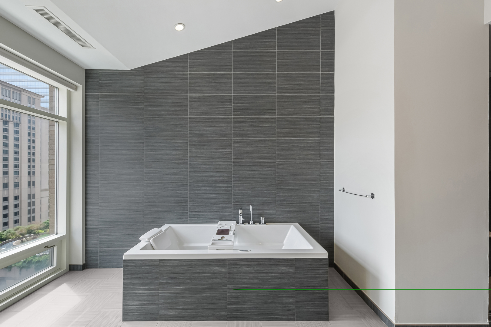 33 W Ontario Street Th5 Property Photo 29