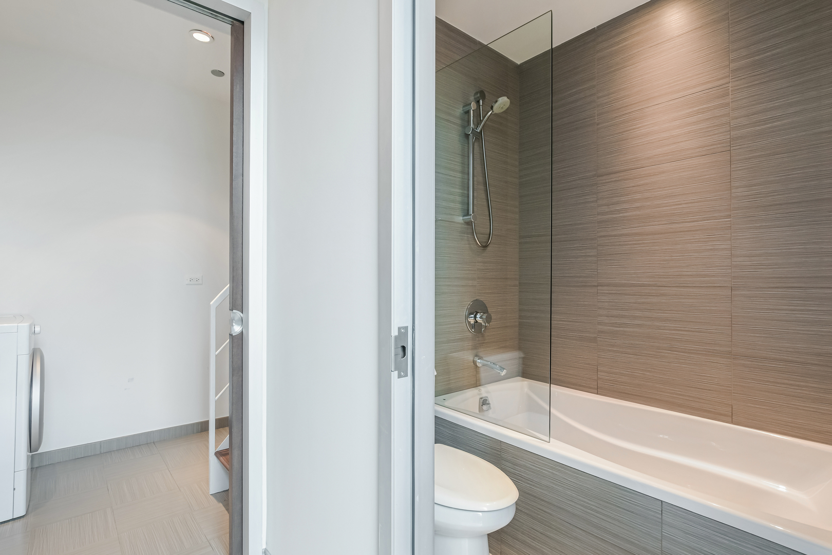 33 W Ontario Street Th5 Property Photo 36