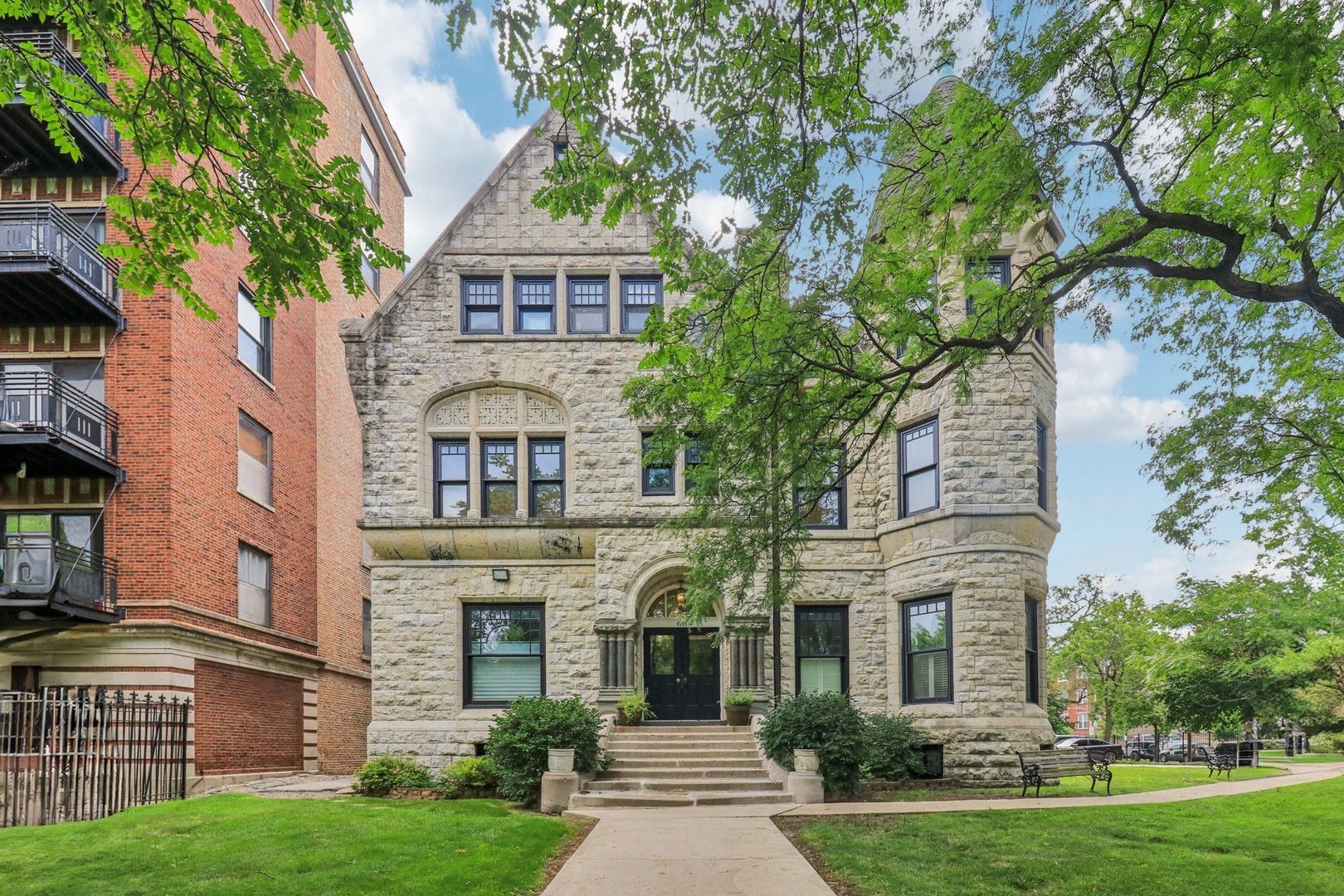 4545 S Drexel Boulevard 4c Property Photo 1