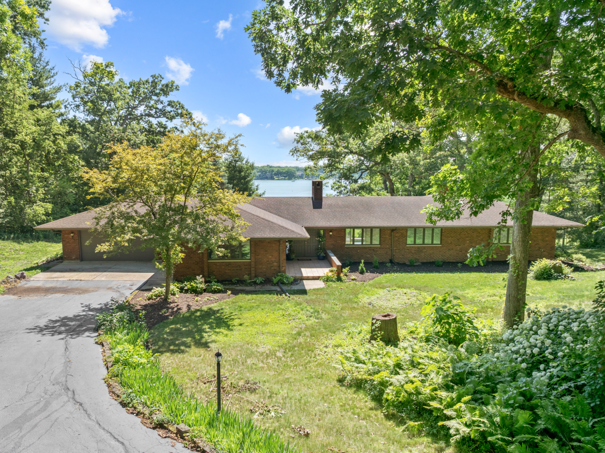 39081 N Sheridan Road Property Photo 1