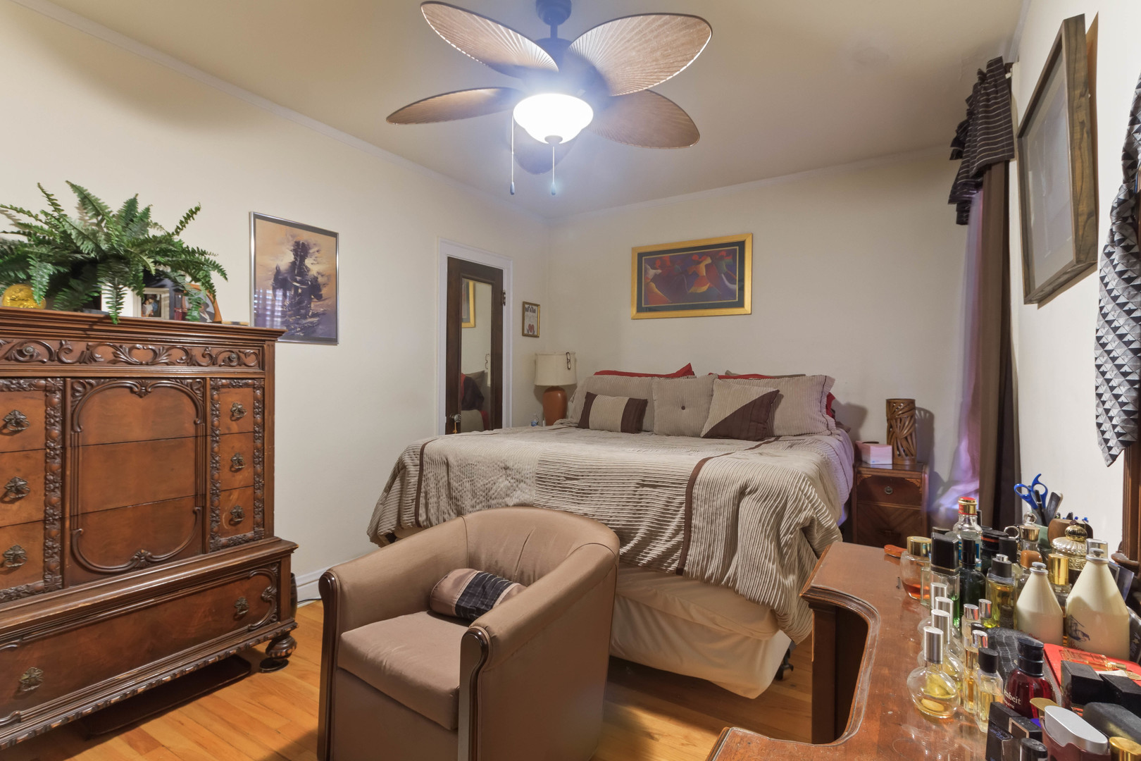 7317-19 S Luella Avenue Property Photo 10