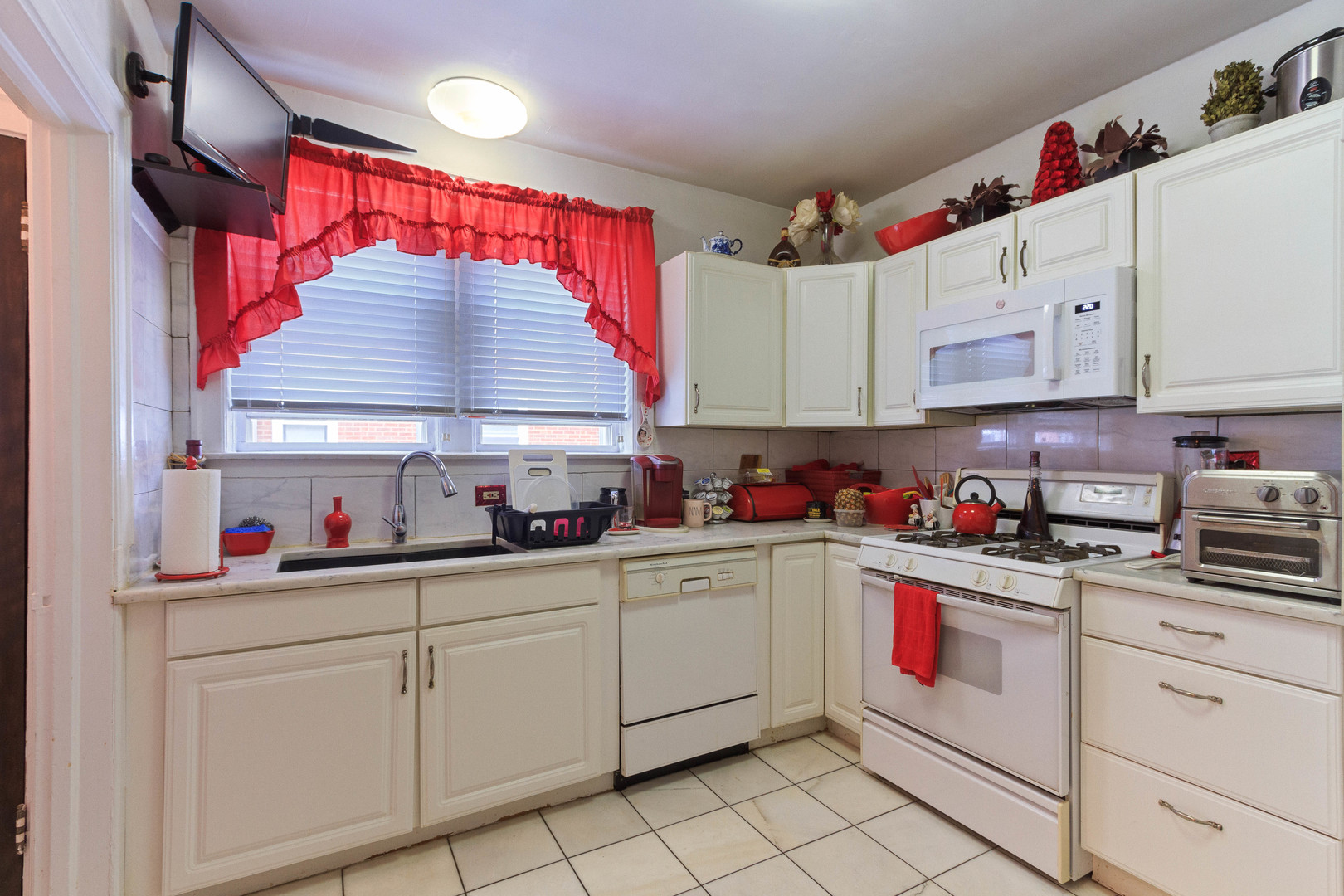 7317-19 S Luella Avenue Property Photo 13