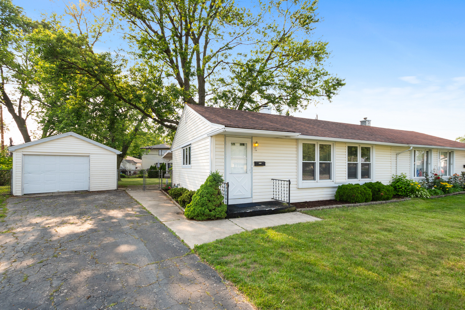 8928 S Ryan Road Property Photo 1