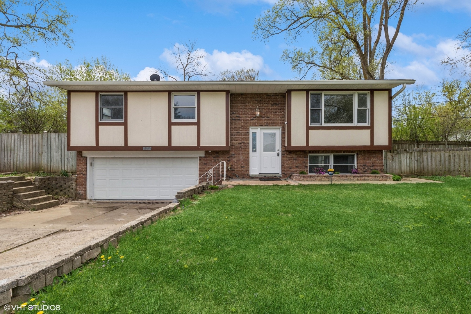 20949 W Verona Avenue Property Photo 1