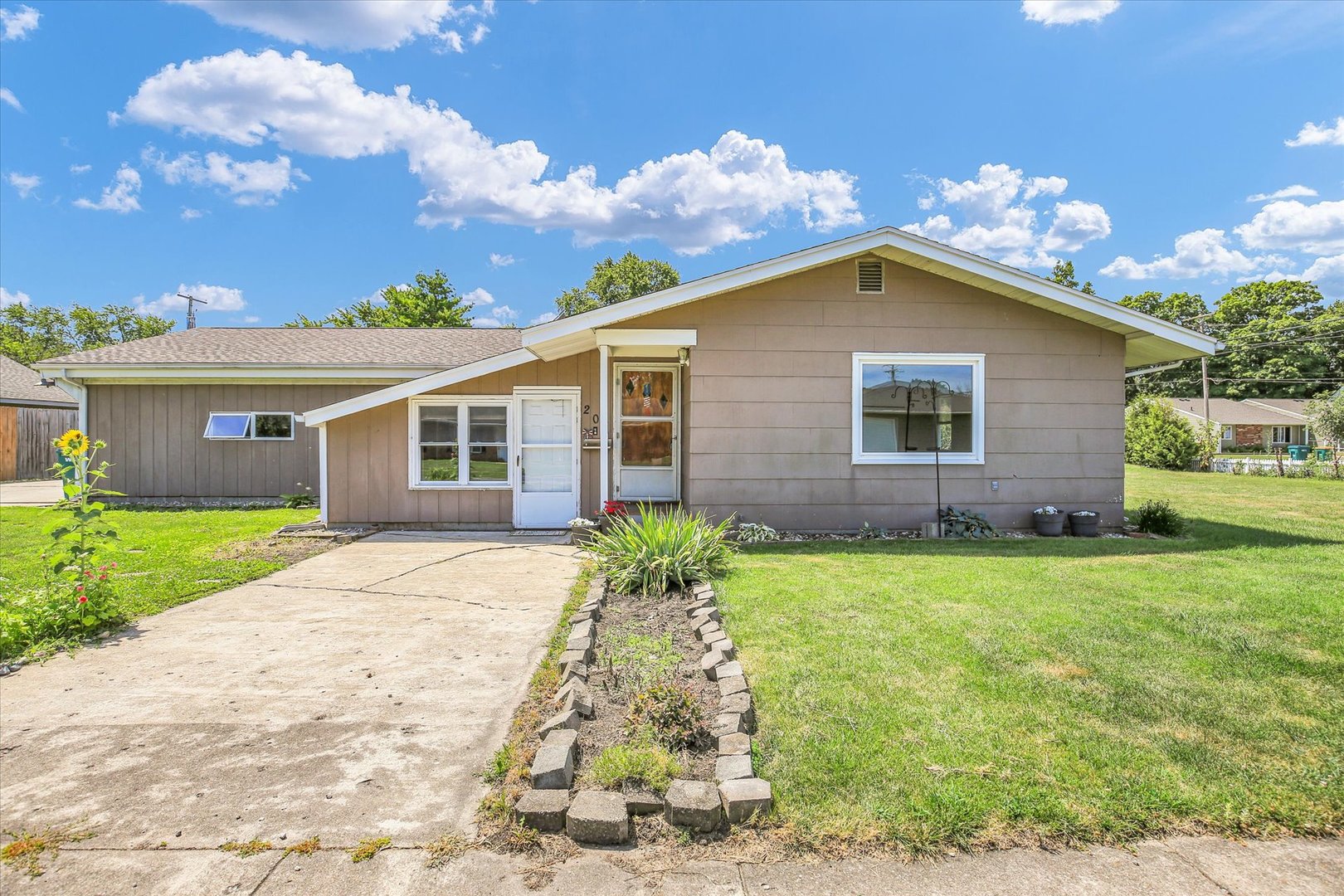 203 E WILSON