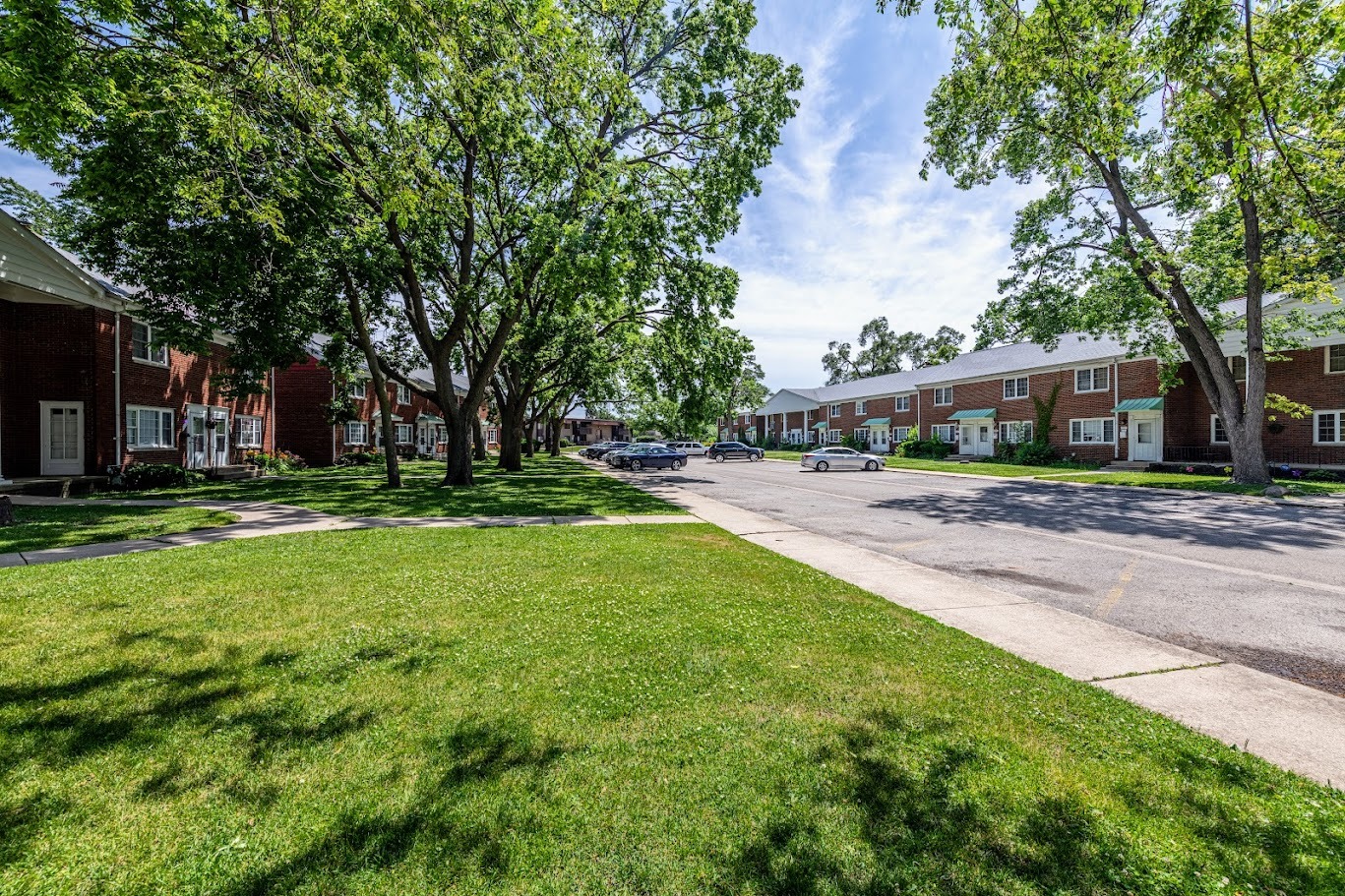 900-934 & 825-835 North Prairie & North Raynor Avenue Property Photo 1