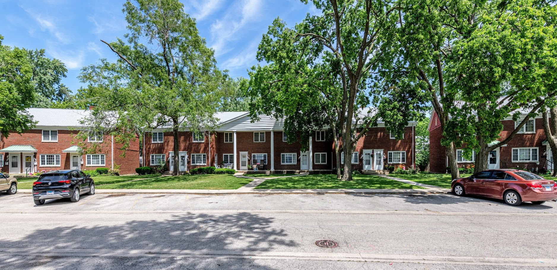 900-934 & 825-835 North Prairie & North Raynor Avenue Property Photo 3
