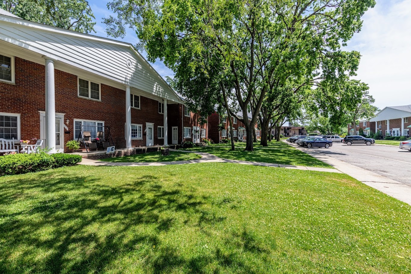 900-934 & 825-835 North Prairie & North Raynor Avenue Property Photo 5