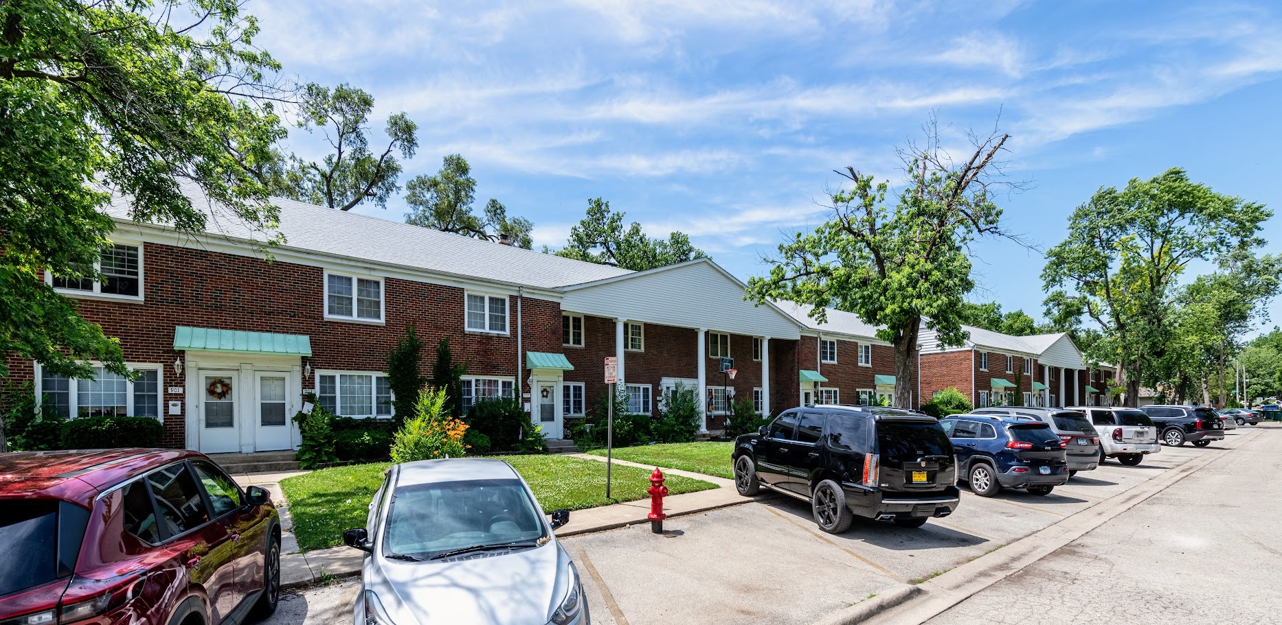 900-934 & 825-835 North Prairie & North Raynor Avenue Property Photo 6
