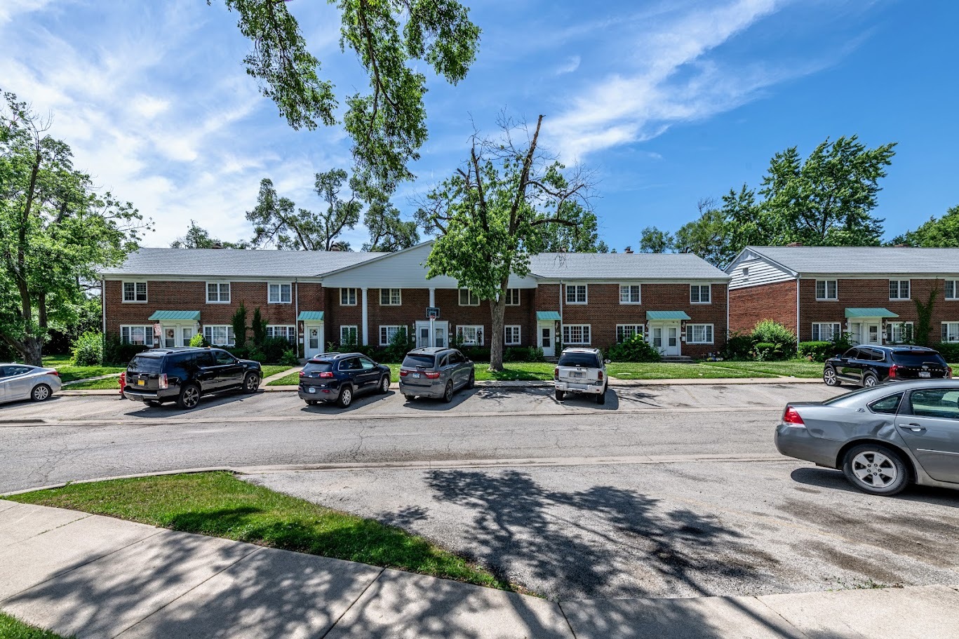 900-934 & 825-835 North Prairie & North Raynor Avenue Property Photo 7