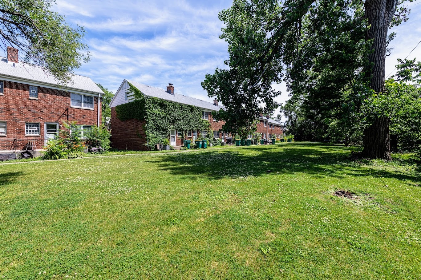 900-934 & 825-835 North Prairie & North Raynor Avenue Property Photo 15