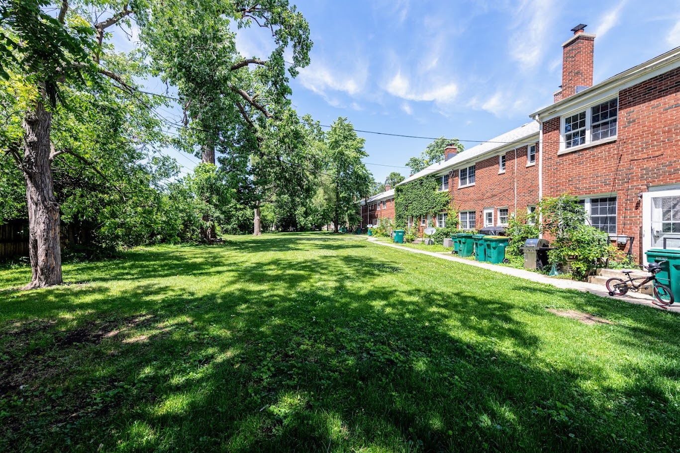 900-934 & 825-835 North Prairie & North Raynor Avenue Property Photo 16