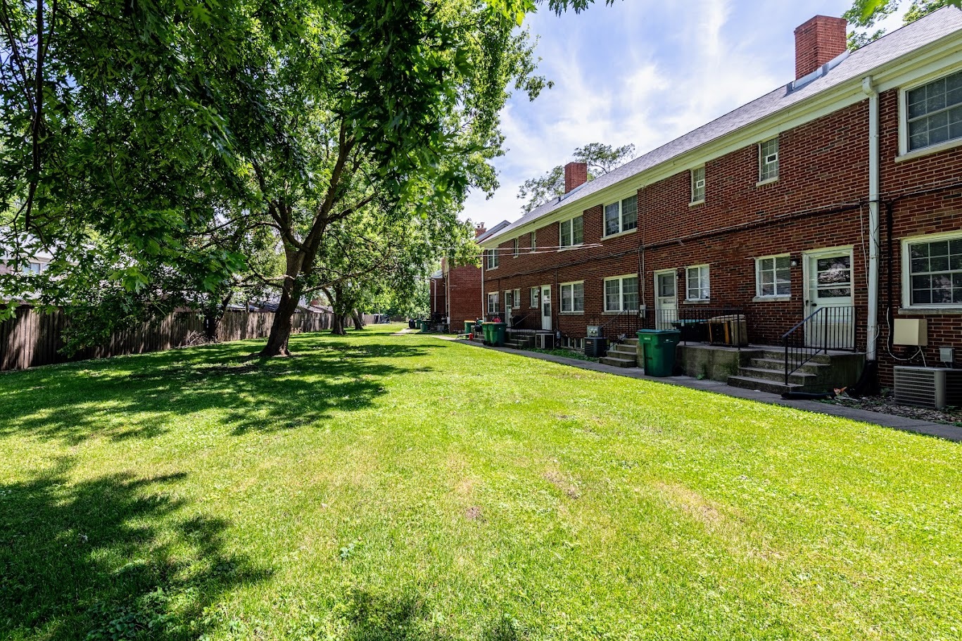 900-934 & 825-835 North Prairie & North Raynor Avenue Property Photo 17