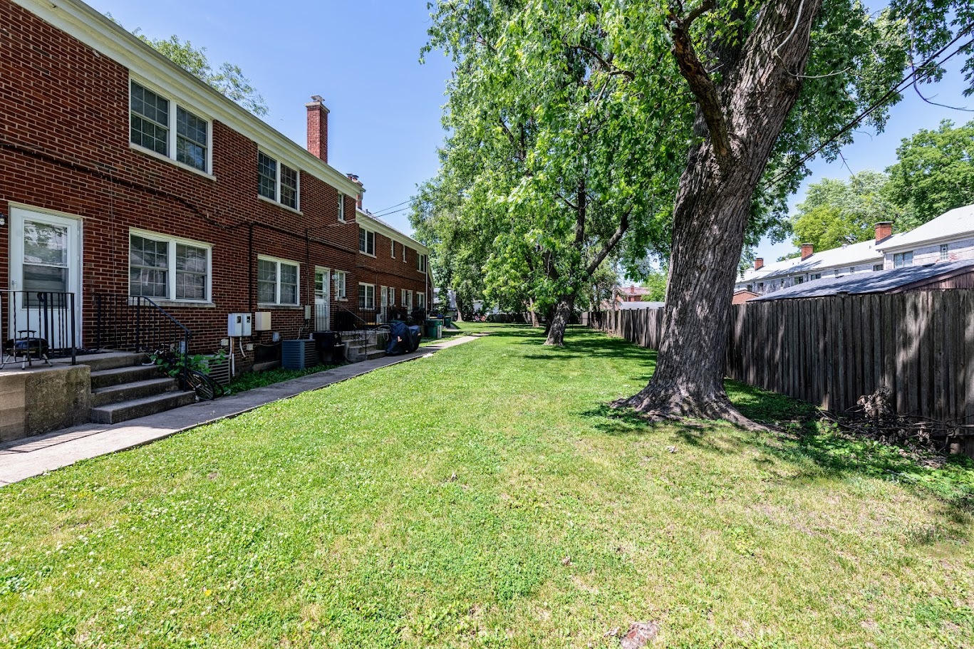 900-934 & 825-835 North Prairie & North Raynor Avenue Property Photo 18
