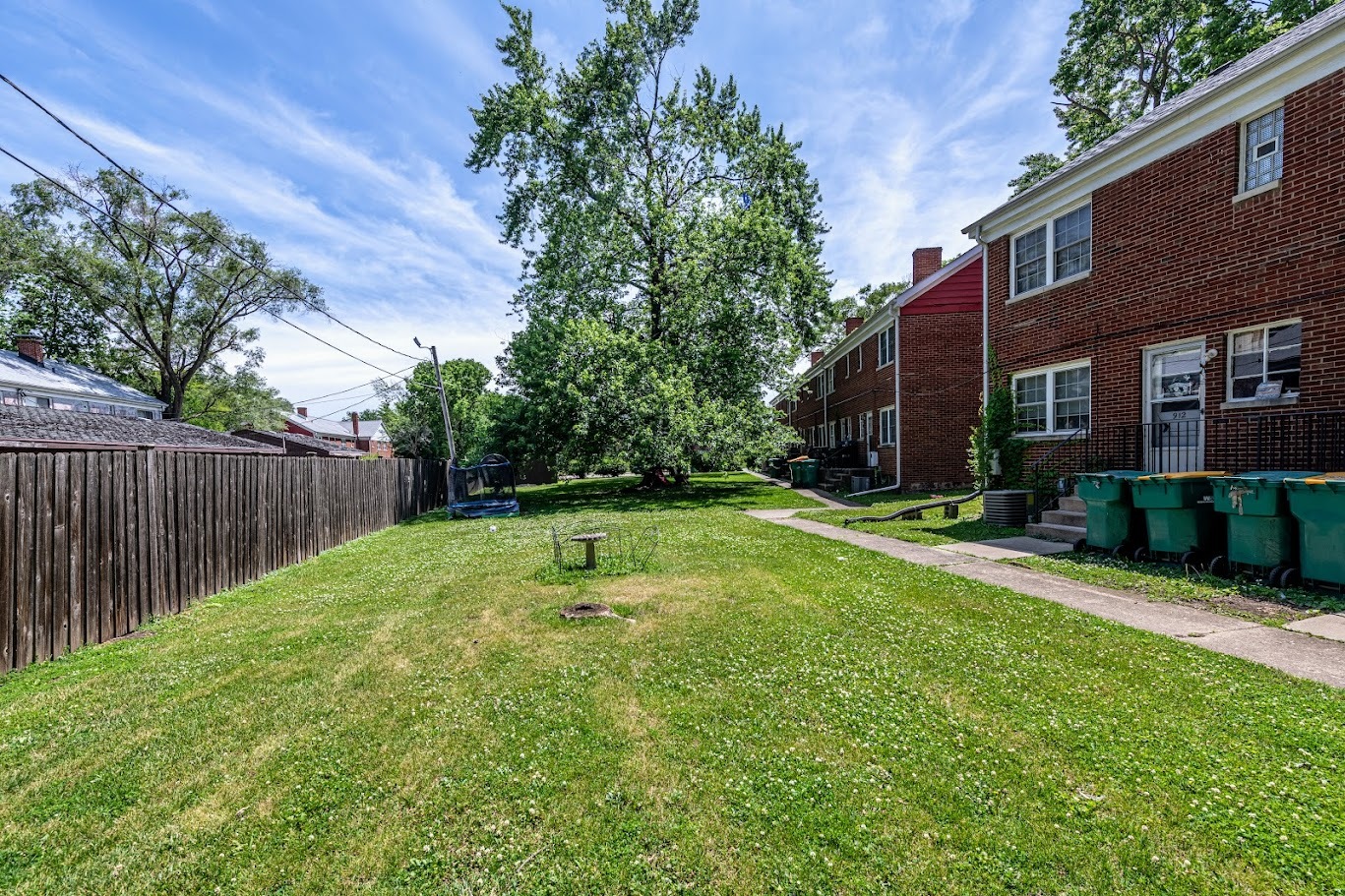 900-934 & 825-835 North Prairie & North Raynor Avenue Property Photo 19