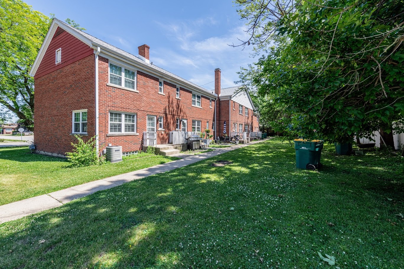900-934 & 825-835 North Prairie & North Raynor Avenue Property Photo 20