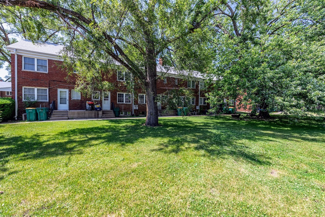 900-934 & 825-835 North Prairie & North Raynor Avenue Property Photo 21