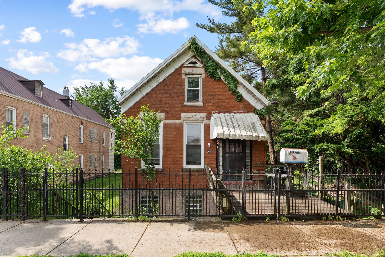 2421 W 21st Place Property Photo 3
