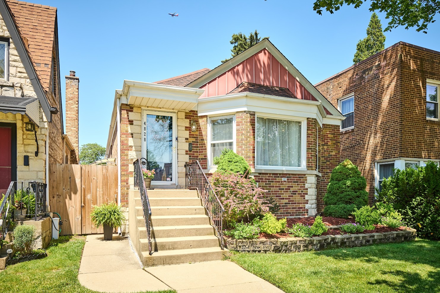 4828 W Berwyn Avenue Property Photo 1