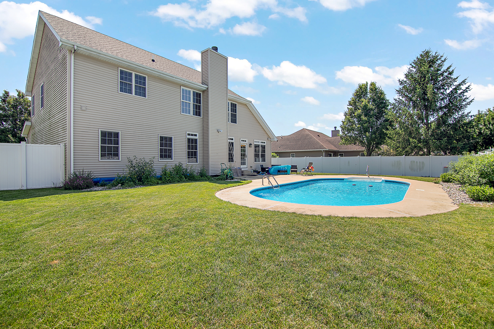 549 Beach Avenue Property Photo 3