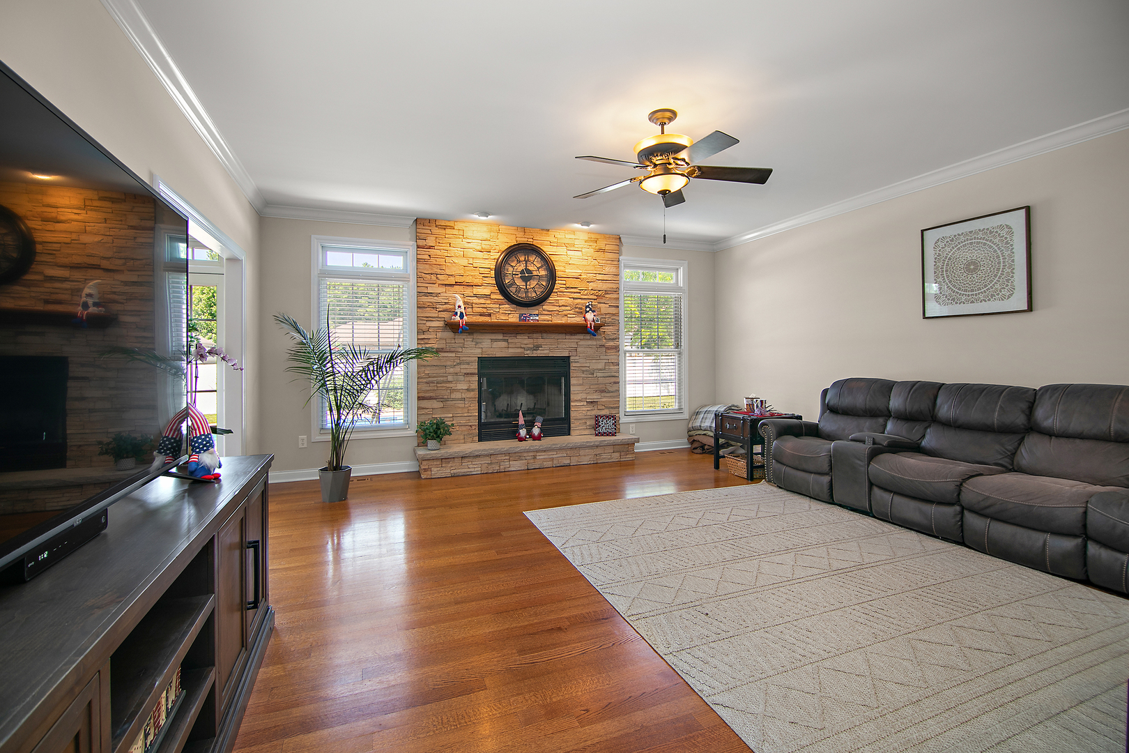 549 Beach Avenue Property Photo 6