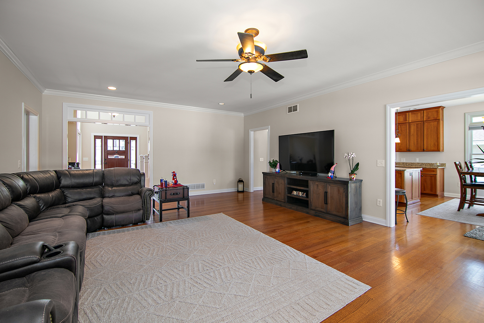 549 Beach Avenue Property Photo 7