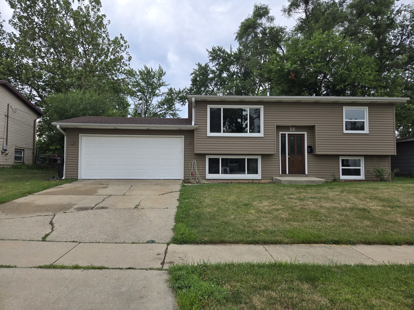 423 Walnut Dr Property Photo 1