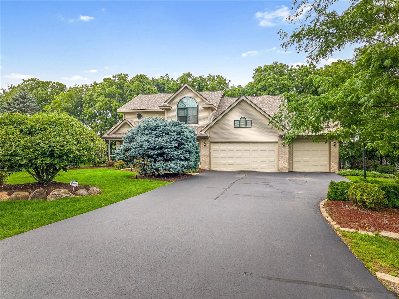 10144 Joy Court Property Photo 1