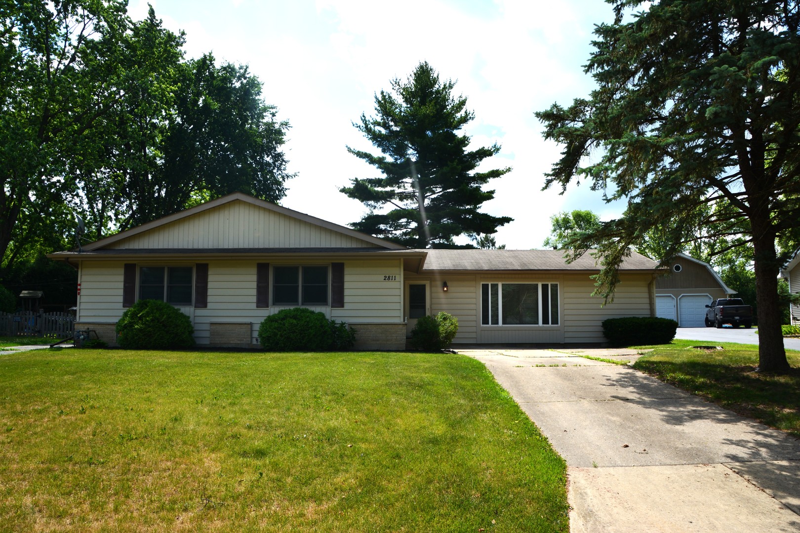 2811 Limerick Drive Property Photo 1