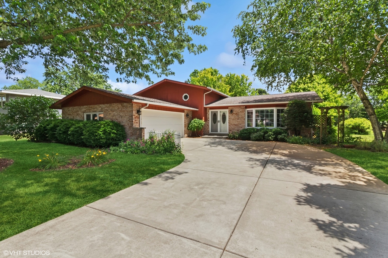 622 Parkshore Drive Property Photo 1