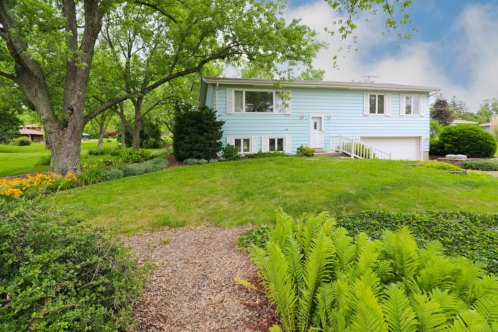 28w650 High Lake Road Property Photo 1