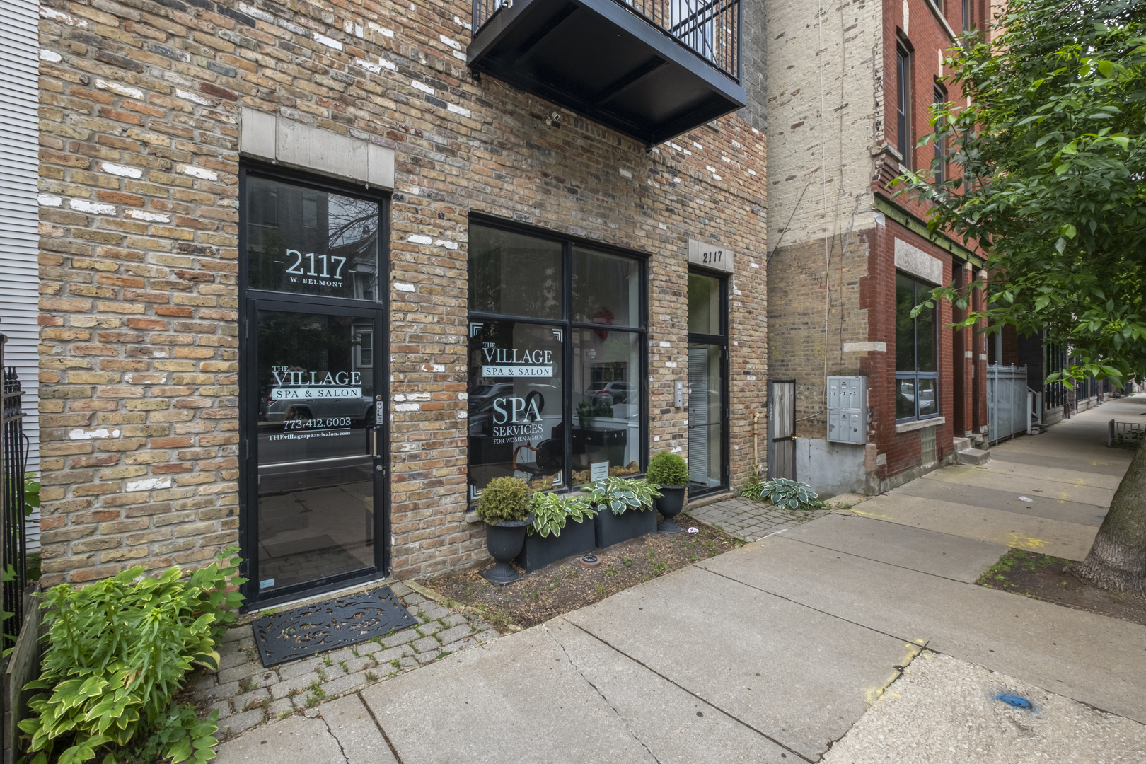 2117 W Belmont Avenue Property Photo 1