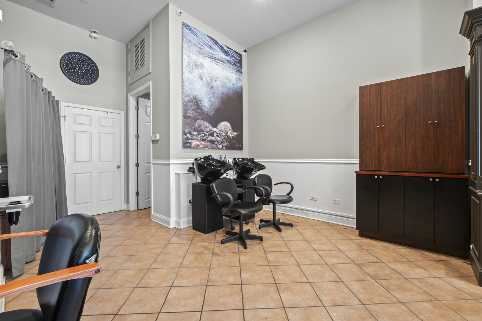 2117 W Belmont Avenue Property Photo 10