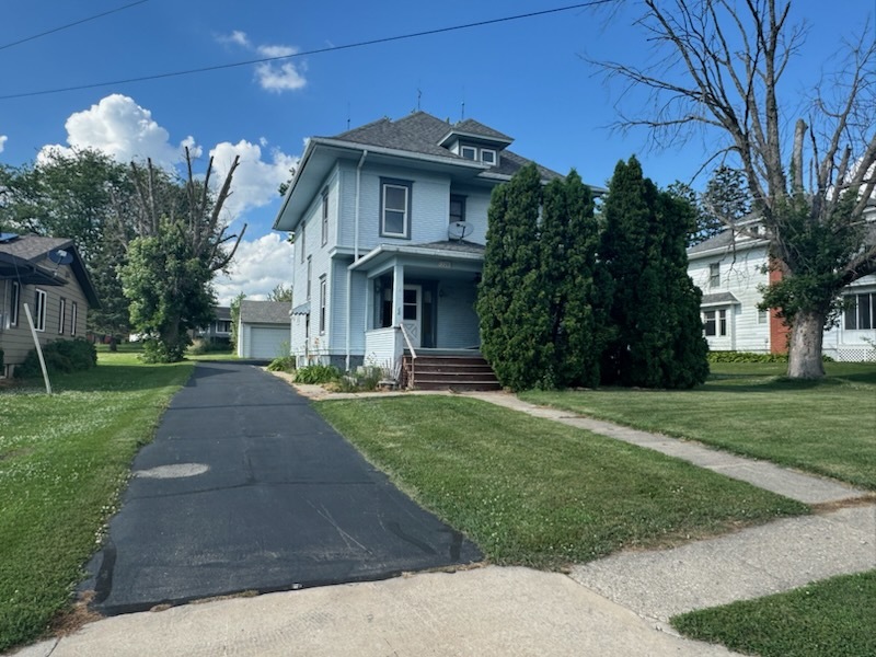 320 W 8th Street Property Photo 1