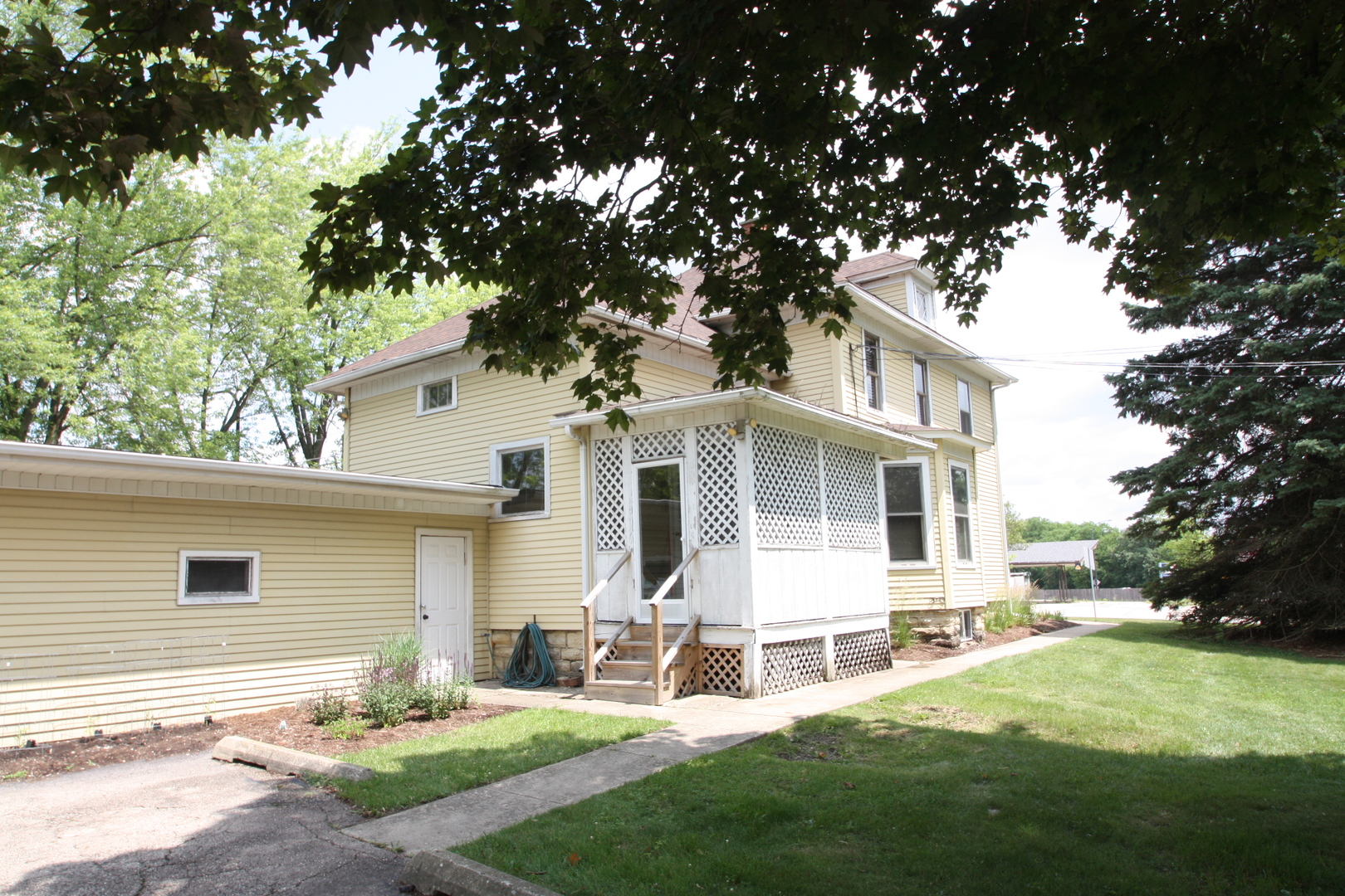 610 S 3rd Street Property Photo 13