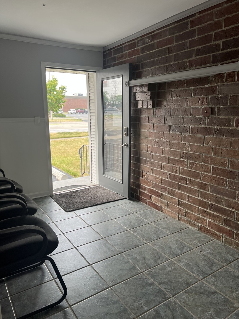 7836 W 103 Street Property Photo 2