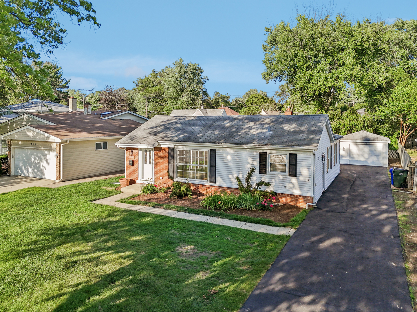 217 S Park Boulevard Property Photo 1
