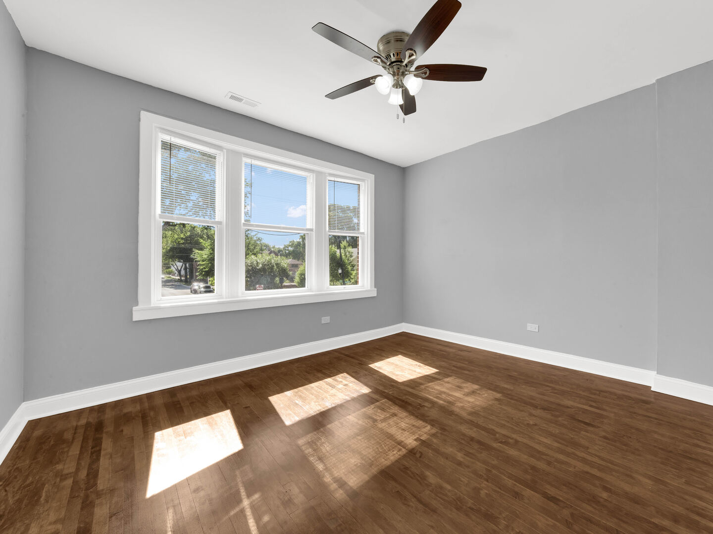 5242 S Damen Avenue Property Photo 9