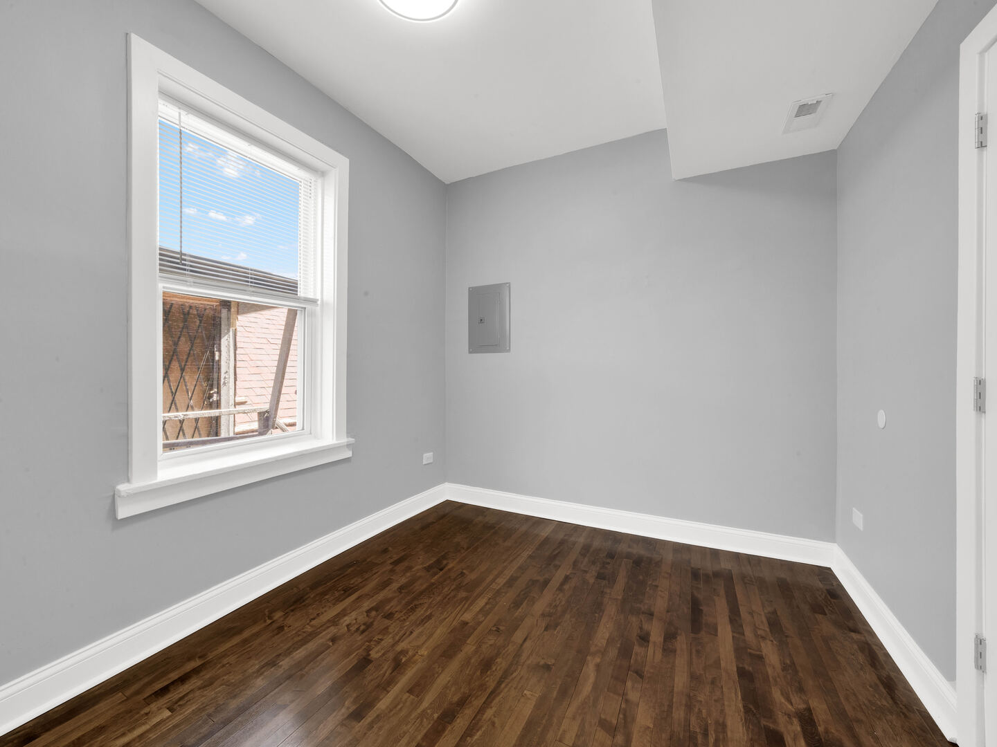 5242 S Damen Avenue Property Photo 12